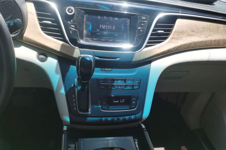 Used Buick GL8 2018 ES 28T Comfort Model China VI Standard Audio And AC Panel