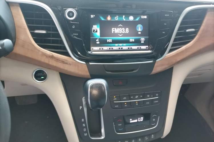 Used Buick GL8 2018 ES 28T Comfort Model China VI Standard Audio And AC Panel