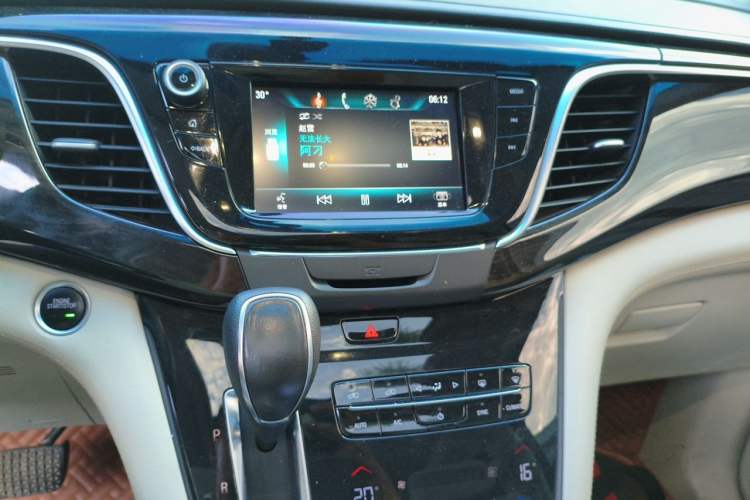Used Buick GL8 2018 ES 28T Comfort Model China VI Standard Audio And AC Panel