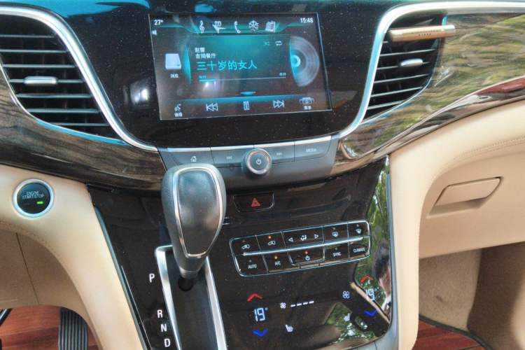 Used Buick GL8 2018 ES 28T Luxury Model China VI Standard Audio And AC Panel
