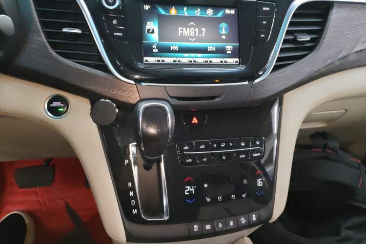 Used Buick GL8 2018 ES 28T Comfort Model China VI Standard Audio And AC Panel