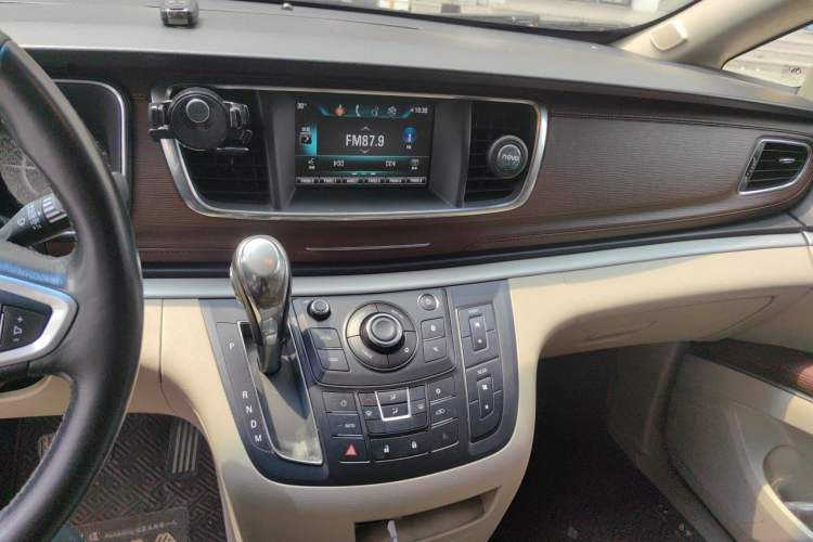 Used Buick GL8 2018 28T Luxury Model China VI Standard Audio And AC Panel