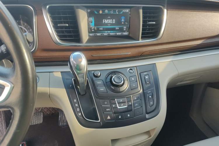 Used Buick GL8 2018 28T Luxury Model China VI Standard Audio And AC Panel