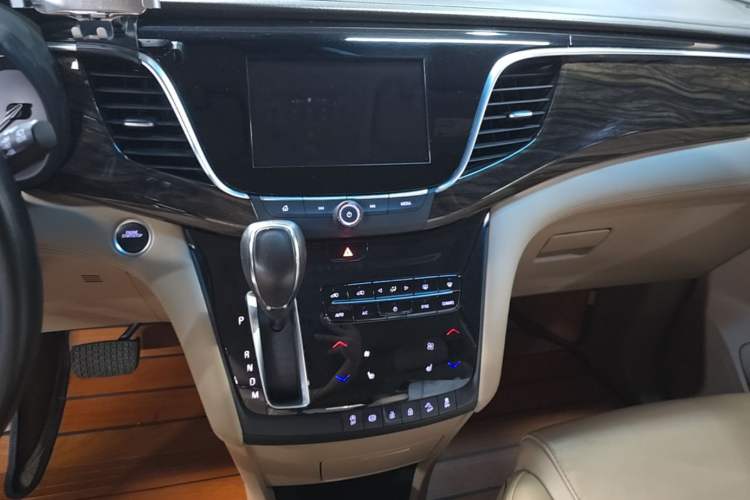 Used Buick GL8 2018 ES 28T Luxury Model China VI Standard Audio And AC Panel