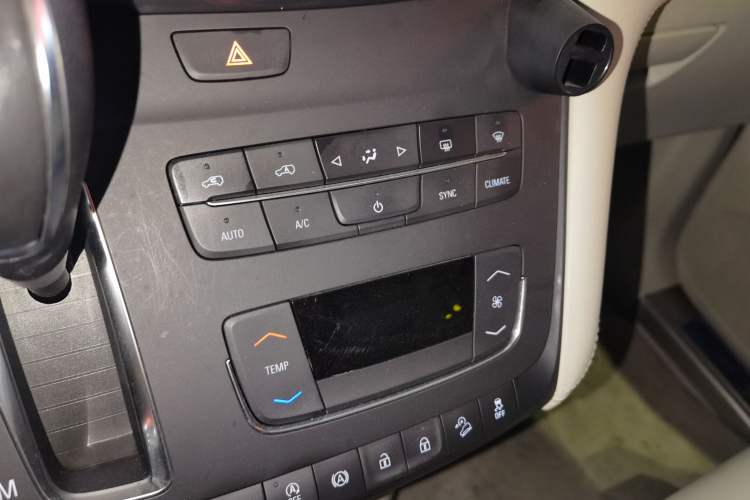 Used Buick GL8 2018 ES 28T Comfort Model China VI Standard Audio And AC Panel