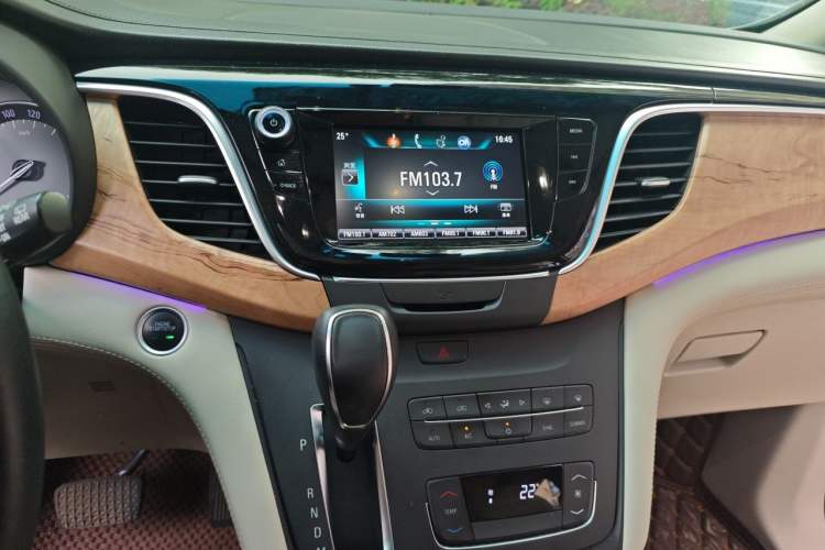 Used Buick GL8 2018 ES 28T Comfort Model China VI Standard Audio And AC Panel