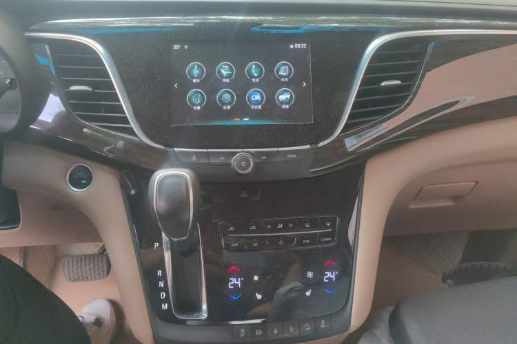 Used Buick GL8 2018 ES 28T Luxury Model China VI Standard Audio And AC Panel