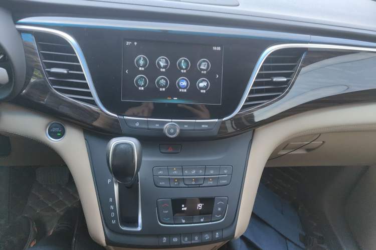 Used Buick GL8 2018 ES 28T Premium Model China VI Standard Audio And AC Panel