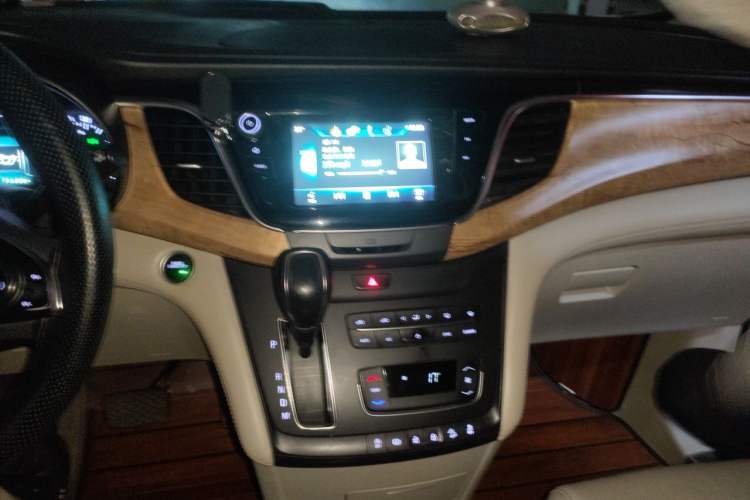 Used Buick GL8 2018 ES 28T Comfort Model China VI Standard Audio And AC Panel