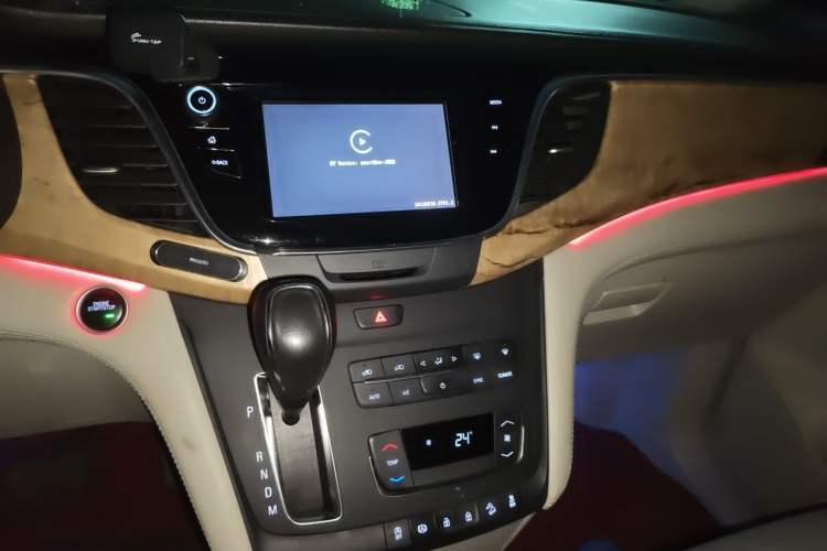 Used Buick GL8 2018 ES 28T Comfort Model China VI Standard Audio And AC Panel