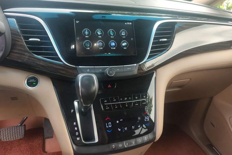 Used Buick GL8 2018 ES 28T Flagship Model China VI Standard Audio And AC Panel