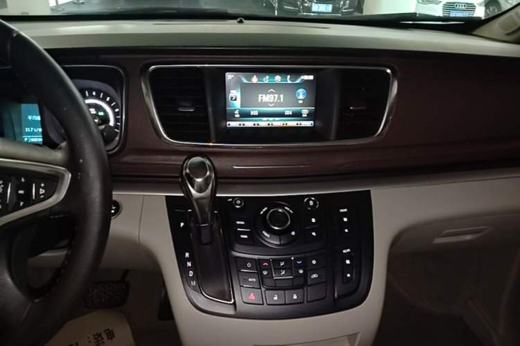 Used Buick GL8 2018 28T Luxury Model China VI Standard Audio And AC Panel