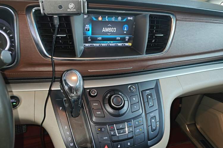 Used Buick GL8 2018 28T Luxury Model China VI Standard Audio And AC Panel