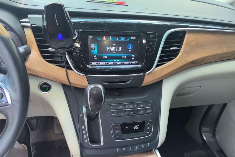 Used Buick GL8 2018 ES 28T Comfort Model China VI Standard Audio And AC Panel