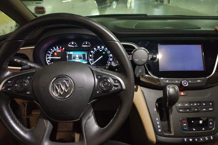 Used Buick GL8 2018 ES 28T Premium Model China VI Standard Audio And AC Panel
