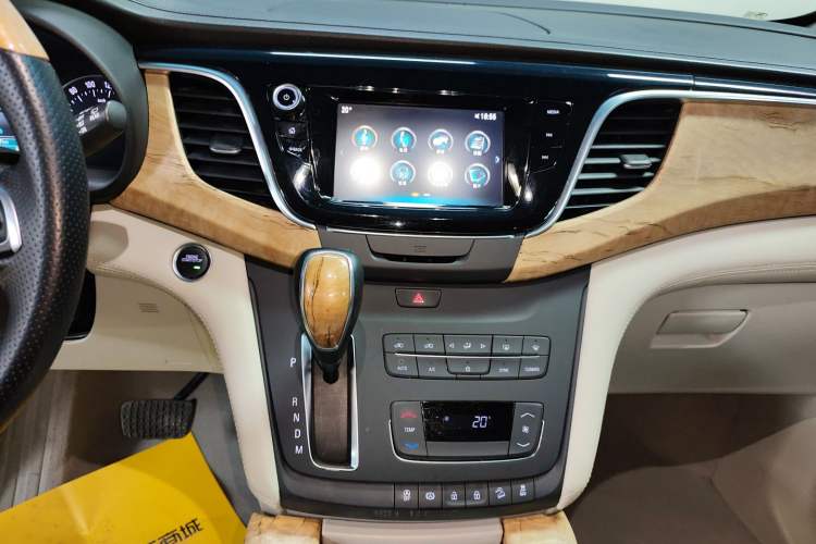 Used Buick GL8 2018 ES 28T Comfort Model China VI Standard Audio And AC Panel