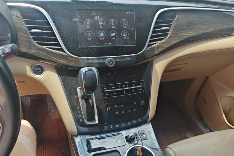 Used Buick GL8 2018 ES 28T Flagship Model China VI Standard Audio And AC Panel