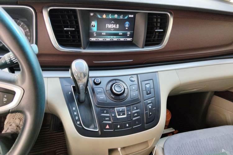 Used Buick GL8 2018 28T Luxury Model China VI Standard Audio And AC Panel