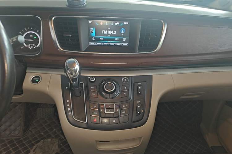 Used Buick GL8 2018 28T Luxury Model China VI Standard Audio And AC Panel
