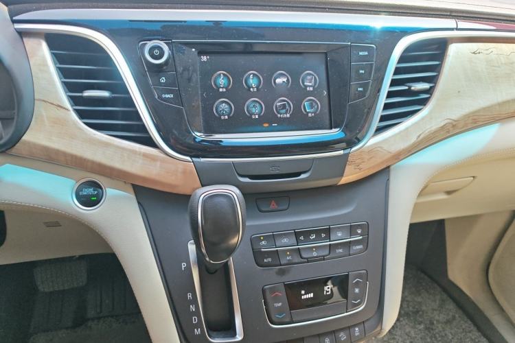 Used Buick GL8 2018 ES 28T Comfort Model China VI Standard Audio And AC Panel