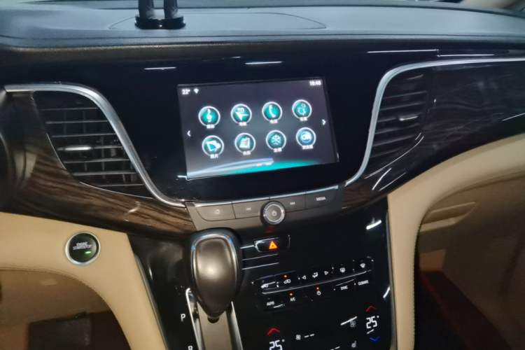 Used Buick GL8 2018 ES 28T Luxury Model China VI Standard Audio And AC Panel