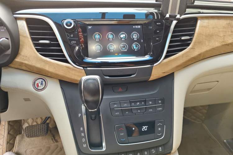 Used Buick GL8 2018 ES 28T Comfort Model China VI Standard Audio And AC Panel