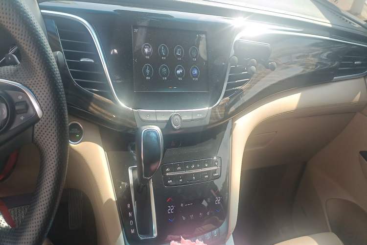 Used Buick GL8 2018 ES 28T Flagship Model China VI Standard Audio And AC Panel