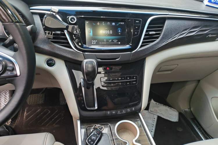 Used Buick GL8 2018 ES 28T Comfort Model China VI Standard Audio And AC Panel
