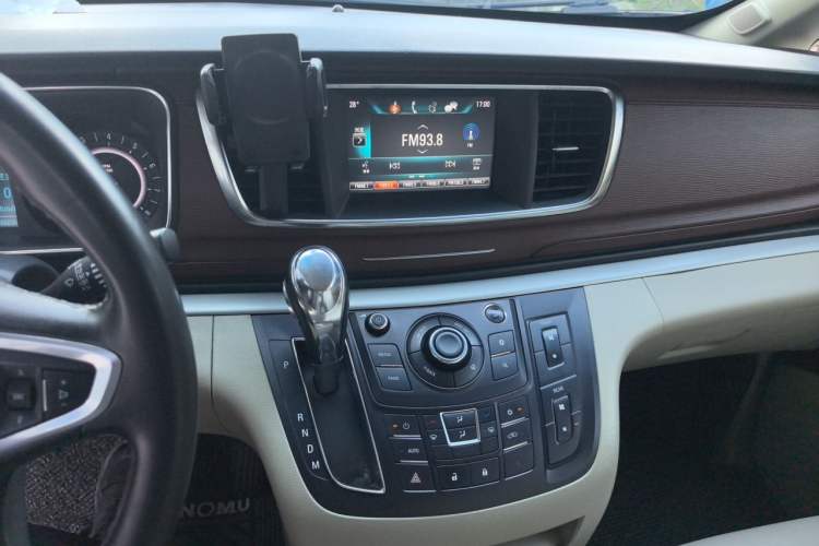 Used Buick GL8 2018 28T Luxury Model China VI Standard Audio And AC Panel