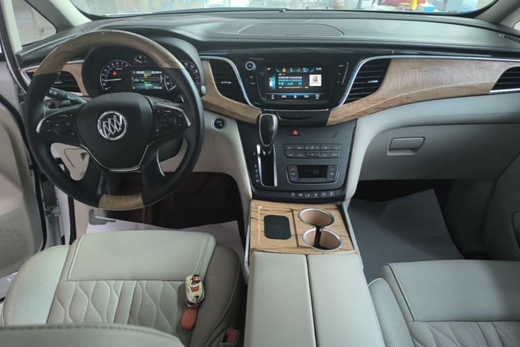 Used Buick GL8 2018 ES 28T Comfort Model China VI Standard Center Console