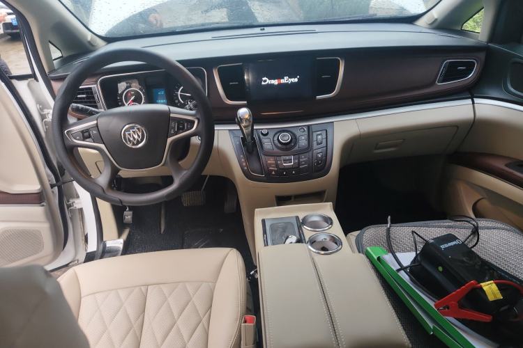 Used Buick GL8 2018 28T Comfort Model China VI Standard Center Console