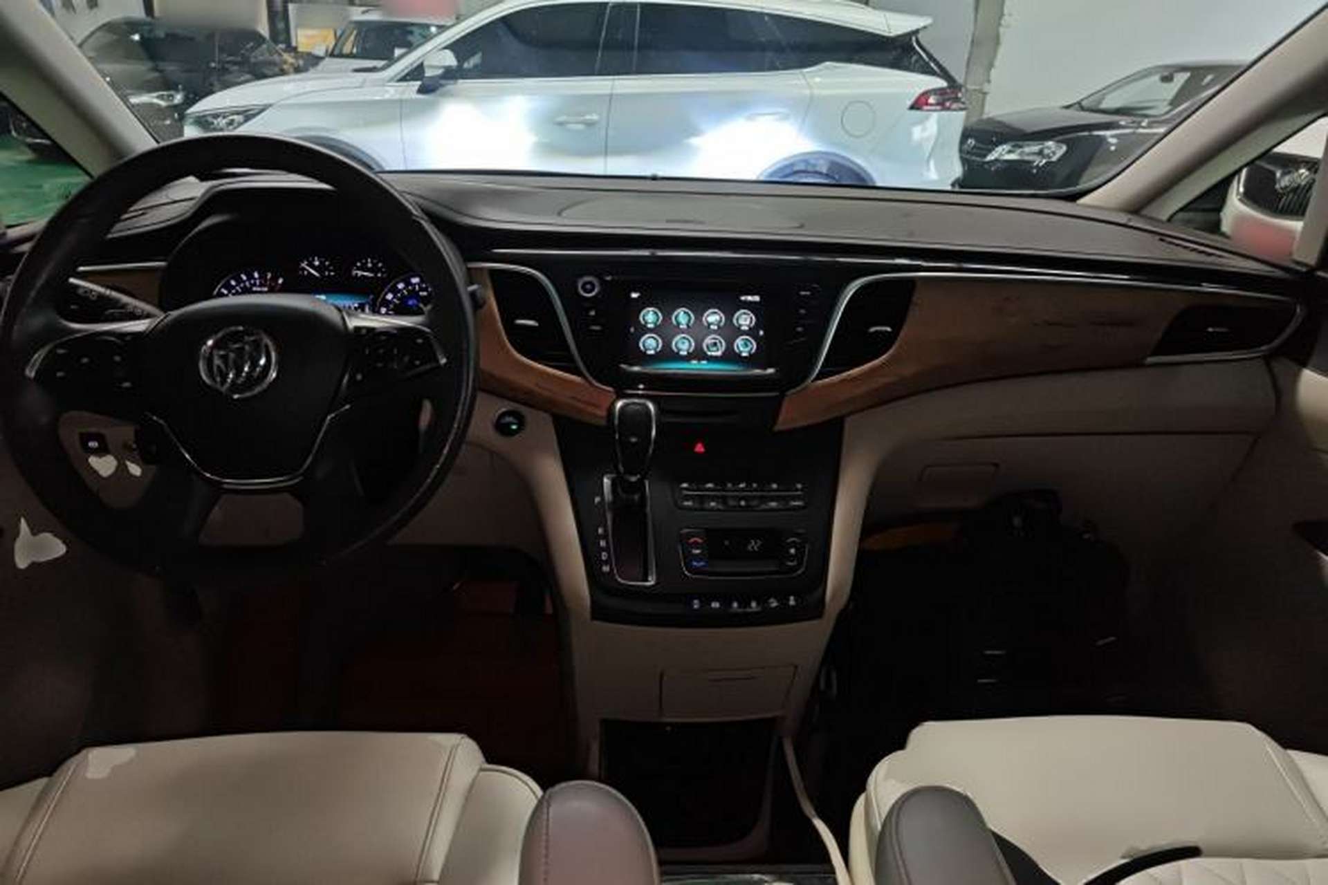 Used Buick GL8 2018 ES 28T Comfort Model China VI Standard Center Console