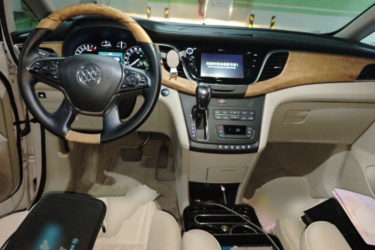 Used Buick GL8 2018 ES 28T Comfort Model China VI Standard Center Console