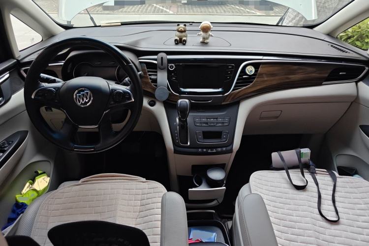 Used Buick GL8 2018 ES 28T Comfort Model China VI Standard Center Console