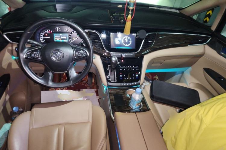 Used Buick GL8 2018 ES 28T Flagship Model China VI Standard Center Console