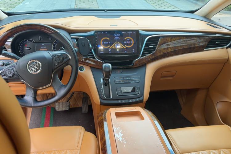 Used Buick GL8 2018 ES 28T Comfort Model China VI Standard Center Console