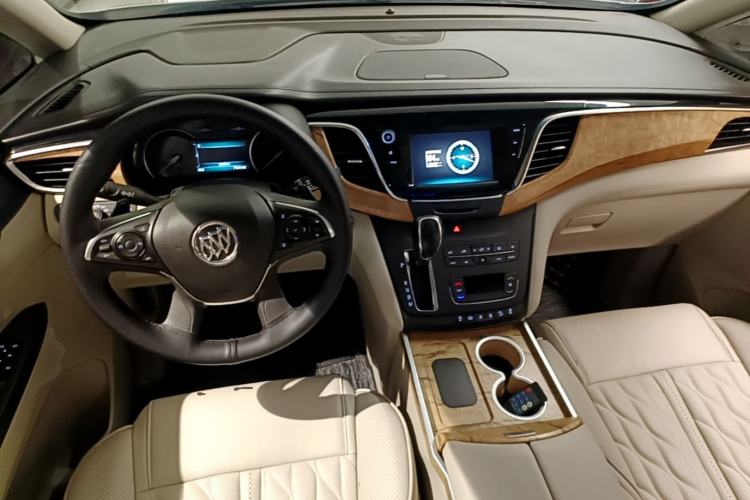 Used Buick GL8 2018 ES 28T Comfort Model China VI Standard Center Console