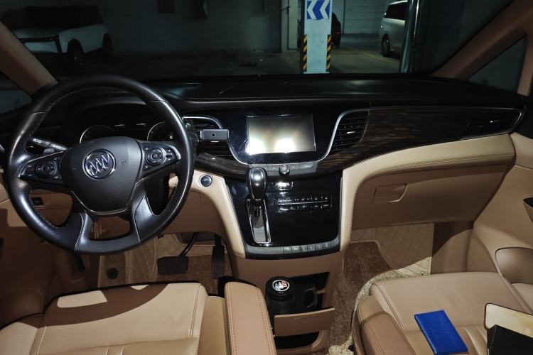 Used Buick GL8 2018 ES 28T Luxury Model China VI Standard Center Console