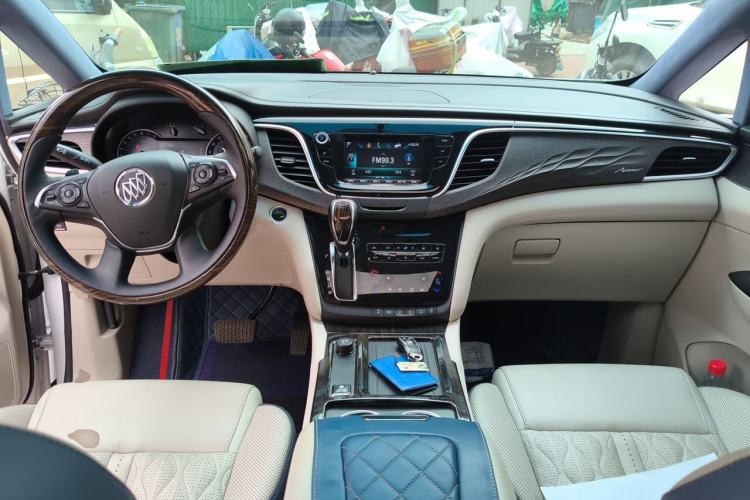 Used Buick GL8 2018 ES 28T Comfort Model China VI Standard Center Console