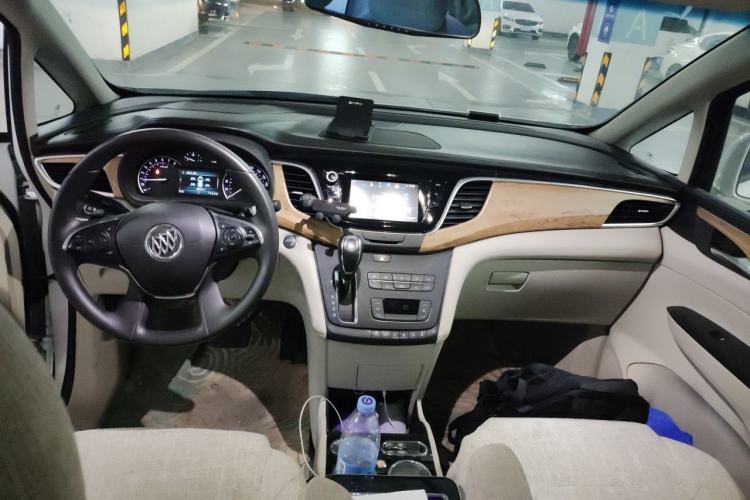 Used Buick GL8 2018 ES 28T Comfort Model China VI Standard Center Console