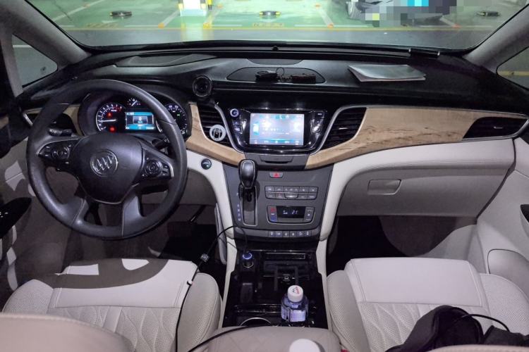Used Buick GL8 2018 ES 28T Comfort Model China VI Standard Center Console
