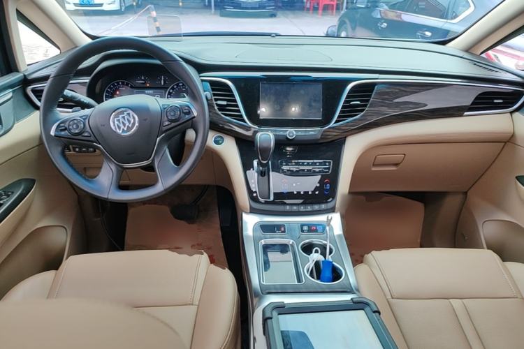 Used Buick GL8 2018 ES 28T Flagship Model China VI Standard Center Console