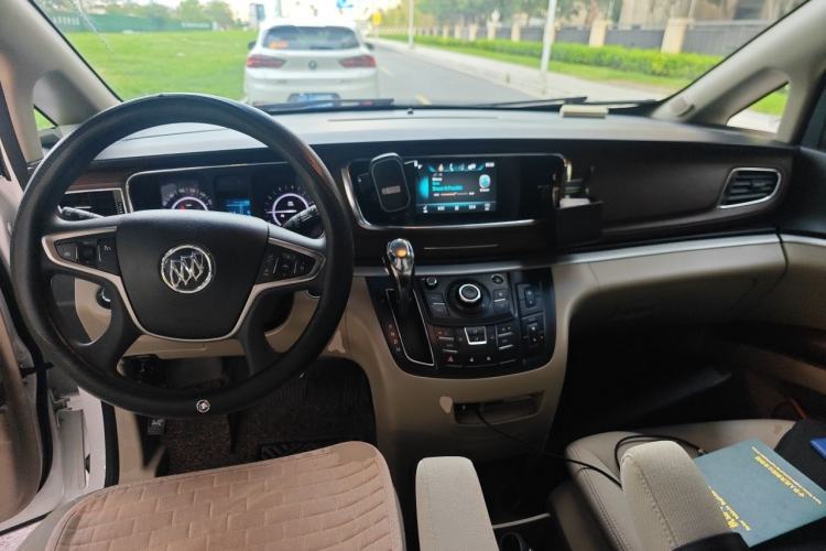 Used Buick GL8 2018 28T Comfort Model China VI Standard Center Console