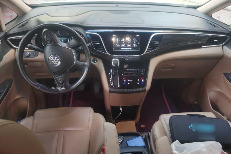 Used Buick GL8 2018 ES 28T Luxury Model China VI Standard Center Console