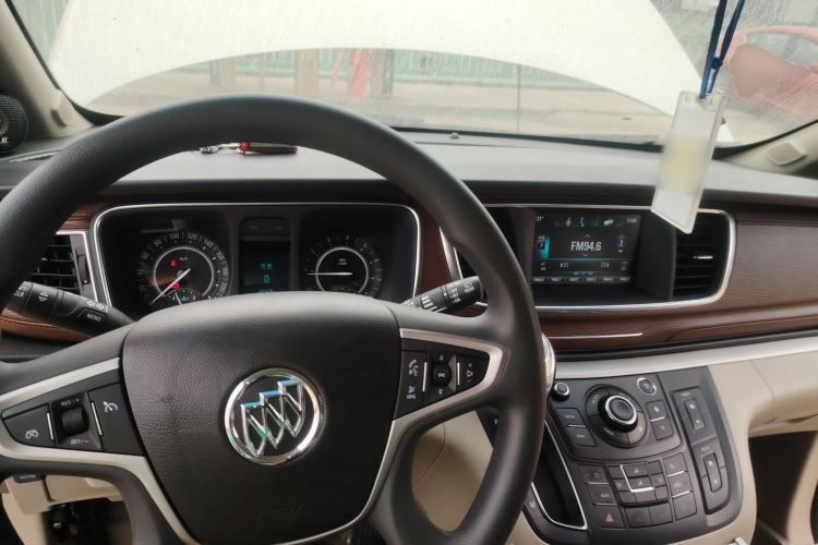Used Buick GL8 2018 28T Comfort Model China VI Standard Center Console