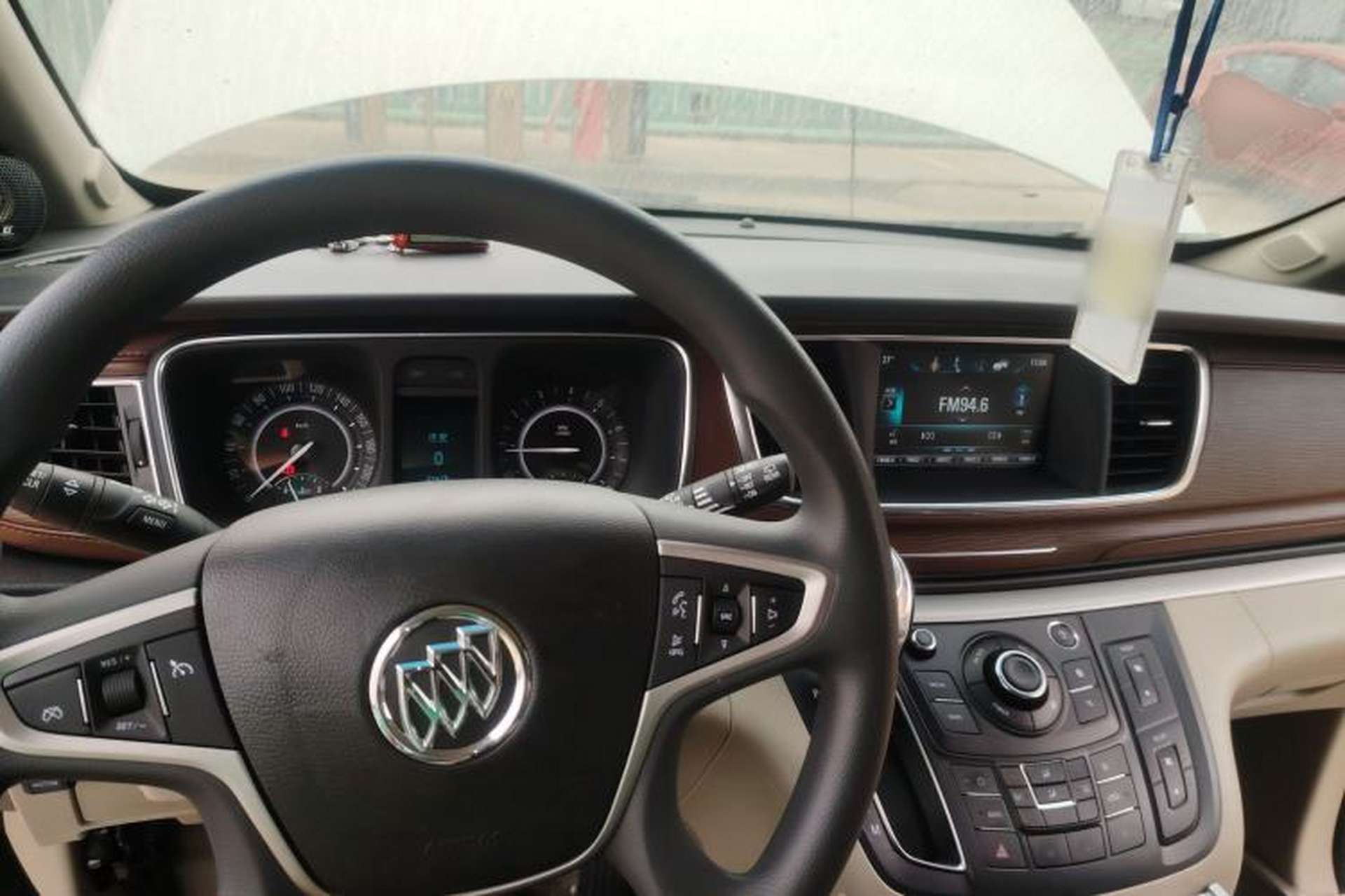 Used Buick GL8 2018 28T Comfort Model China VI Standard Center Console