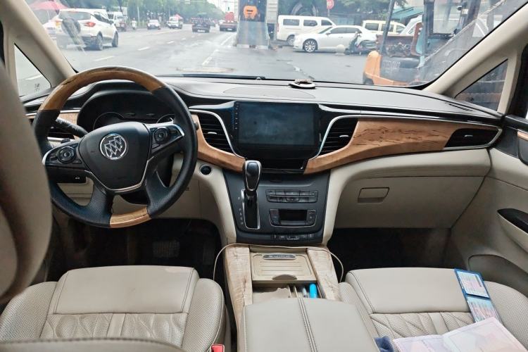 Used Buick GL8 2018 ES 28T Comfort Model China VI Standard Center Console