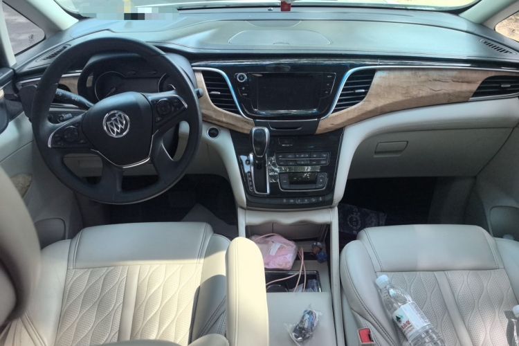 Used Buick GL8 2018 ES 28T Comfort Model China VI Standard Center Console