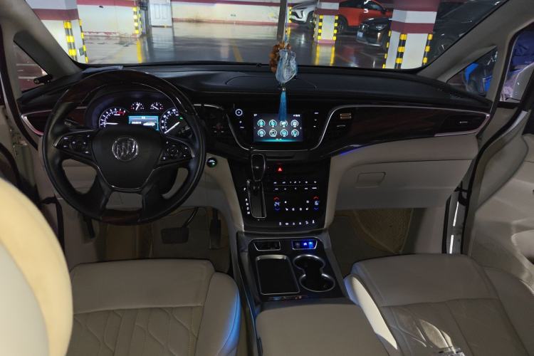 Used Buick GL8 2018 ES 28T Comfort Model China VI Standard Center Console