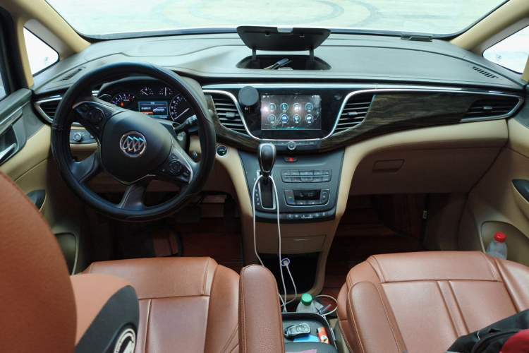 Used Buick GL8 2018 ES 28T Premium Model China VI Standard Center Console